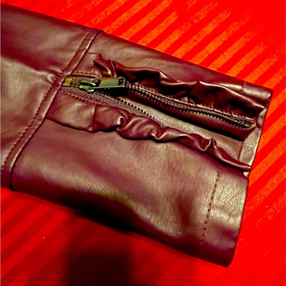 Pre-Owned Like New Deep Wine Denim & Co. Faux Purple Faux Leather Bomber Jacket - Picture 2 of 6